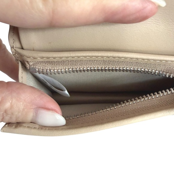MCM Mini Patent Leather Wallet Beige Embossed Logo Coin Card/Holder Dusty NWOT - Picture 8 of 10